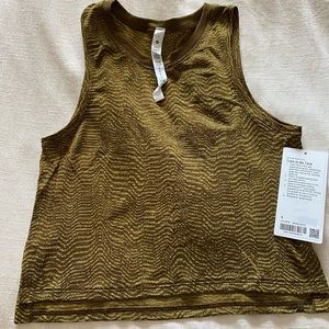 NWT Lululemon train to be tank
